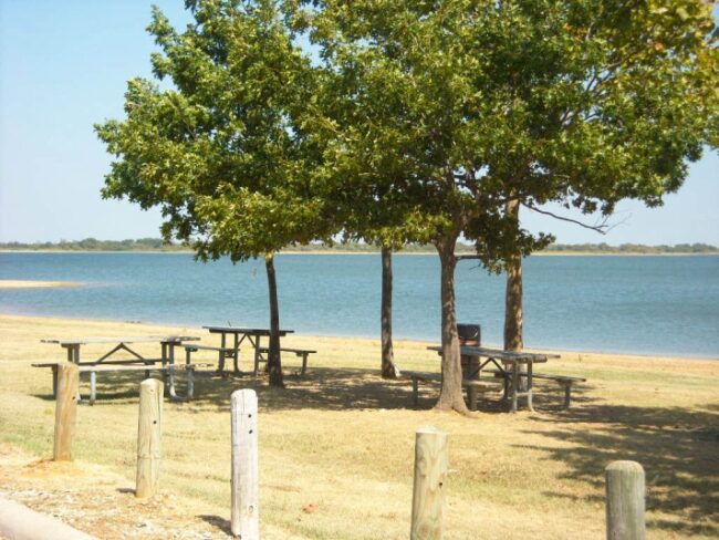 Image of the grounds at Lake Park in Lewisville, TX.